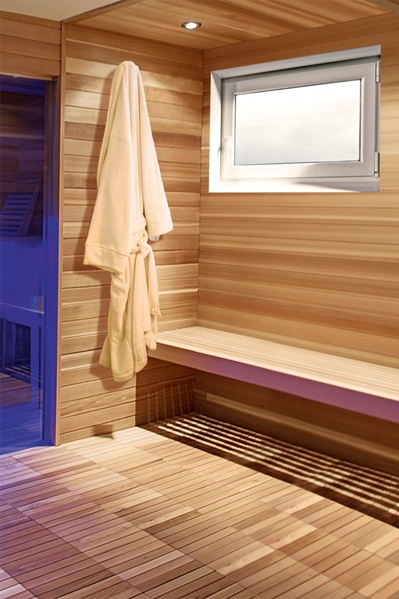 Sauna fenster Ansicht eines Kellerraumes mit Sauna und Dreh-Kippfenster